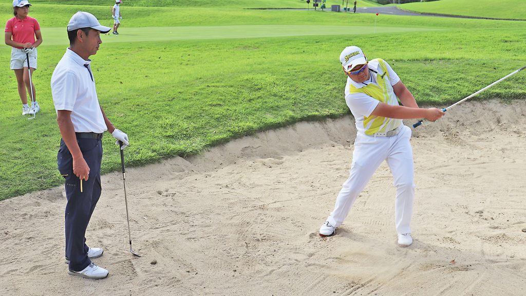 SSSゴルフ 佐々木正樹 ゴルフクスール バンカー練習風景 世良博 福岡第一高校
