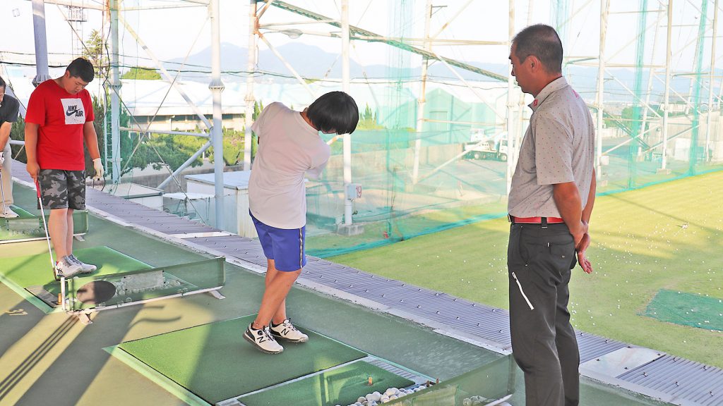 SSSゴルフ 佐々木正樹 ゴルフクスール 練習風景 指定練習場 アメリカンゴルフ 折尾店